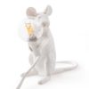 lampe souris assise