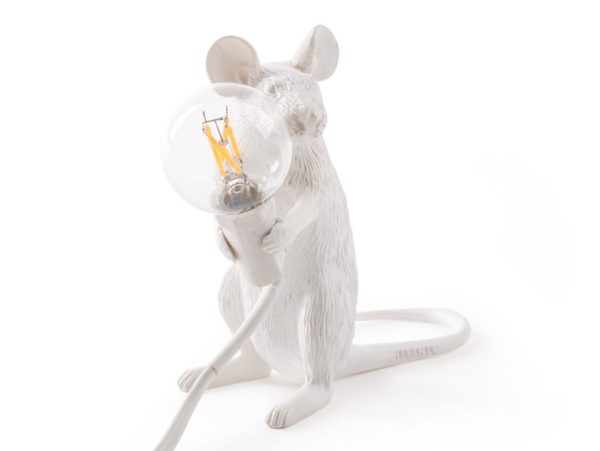 lampe souris assise