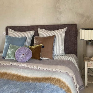 Coussin Goa pompoms Le monde sauvage