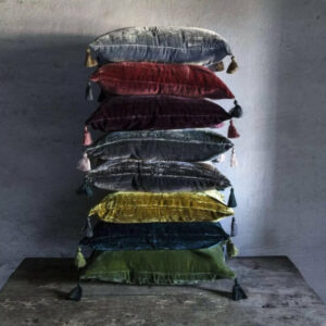 Coussin Goa pompoms Le monde sauvage